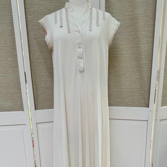 Vintage 1970s Ivory Nightgown Movie Star Bridal Maxi Length Lace Nylon Gown